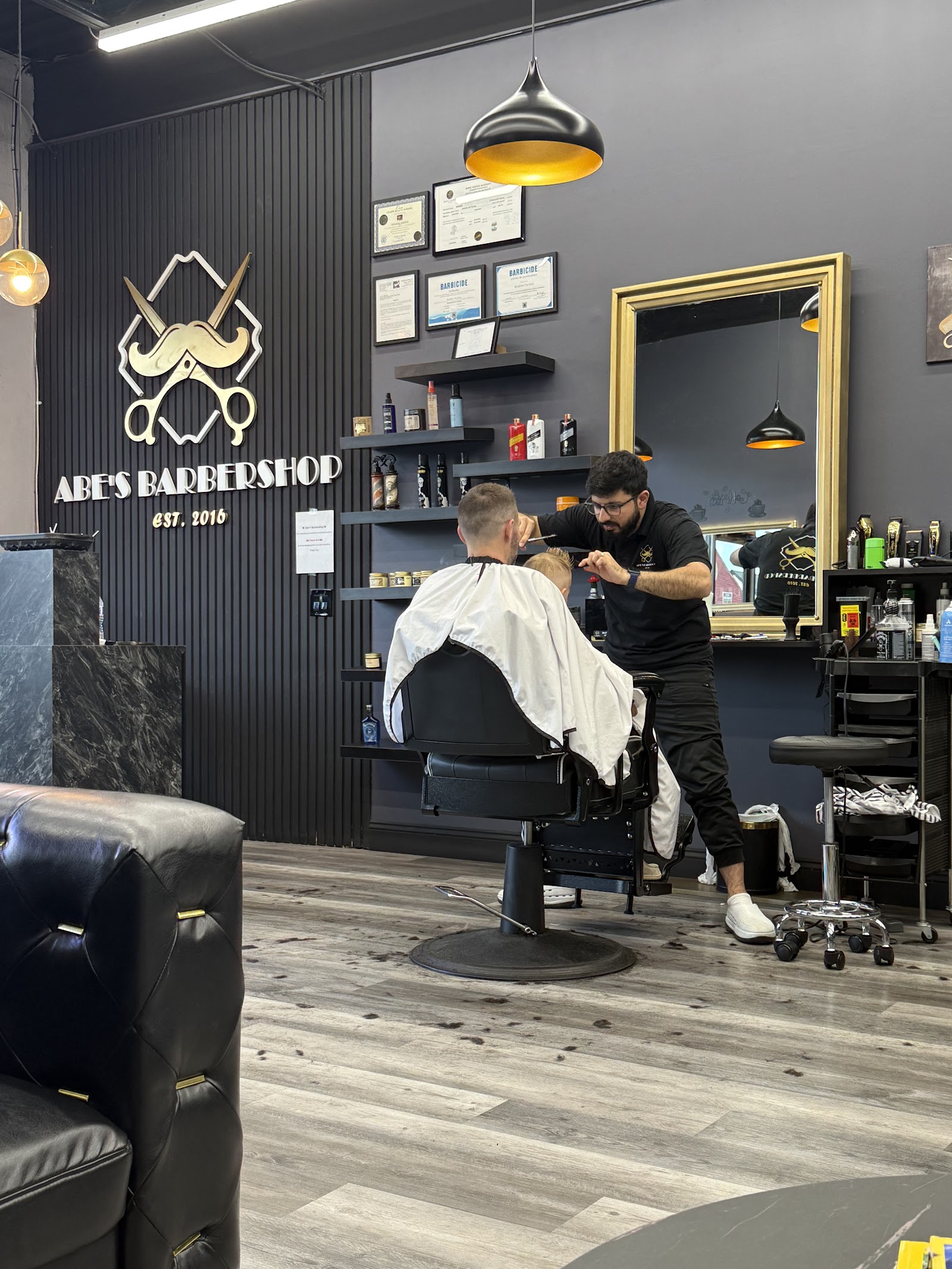 ABE’S BARBERSHOP in Livonia