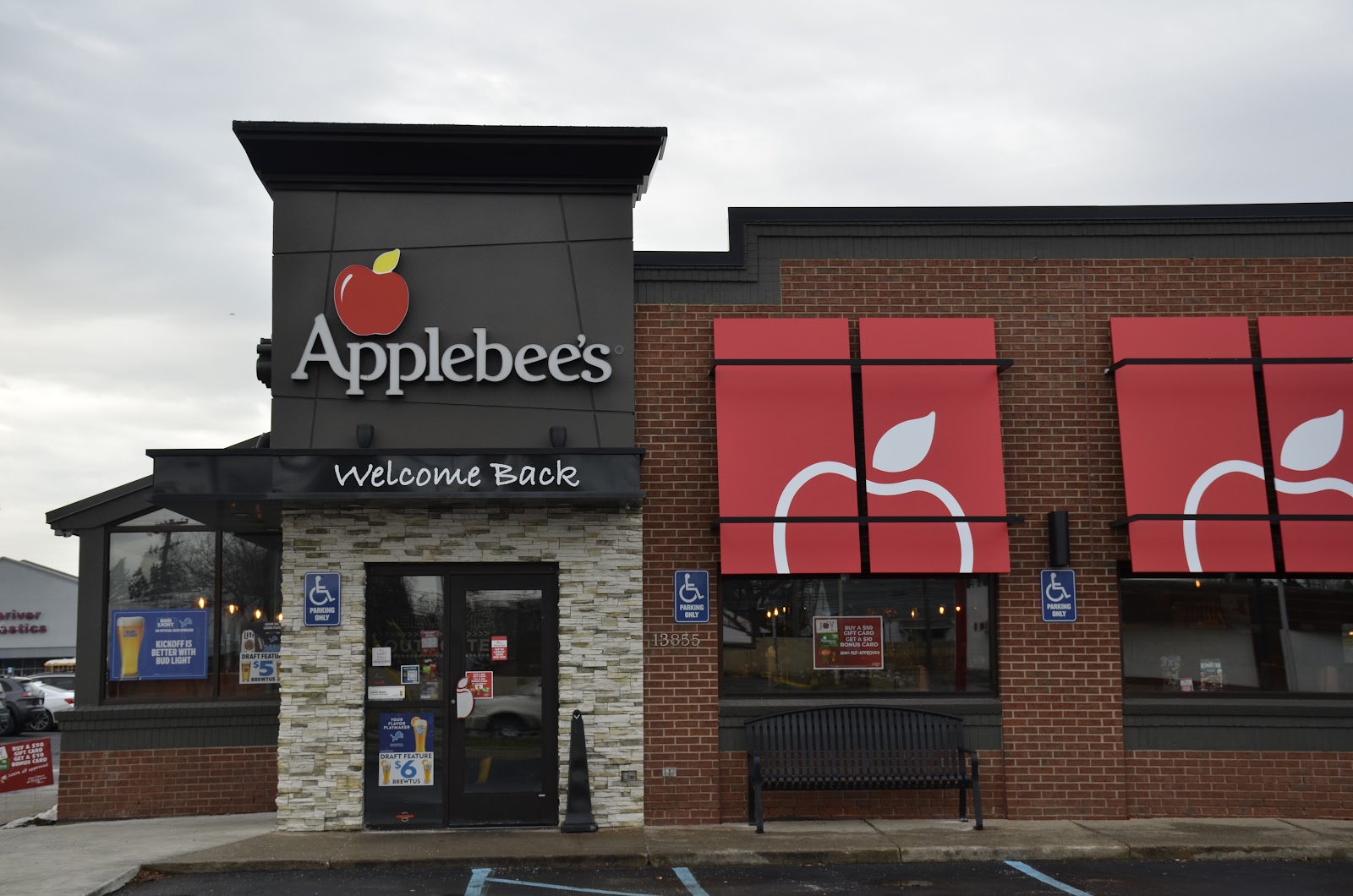 Applebee's Grill + Bar in Livonia
