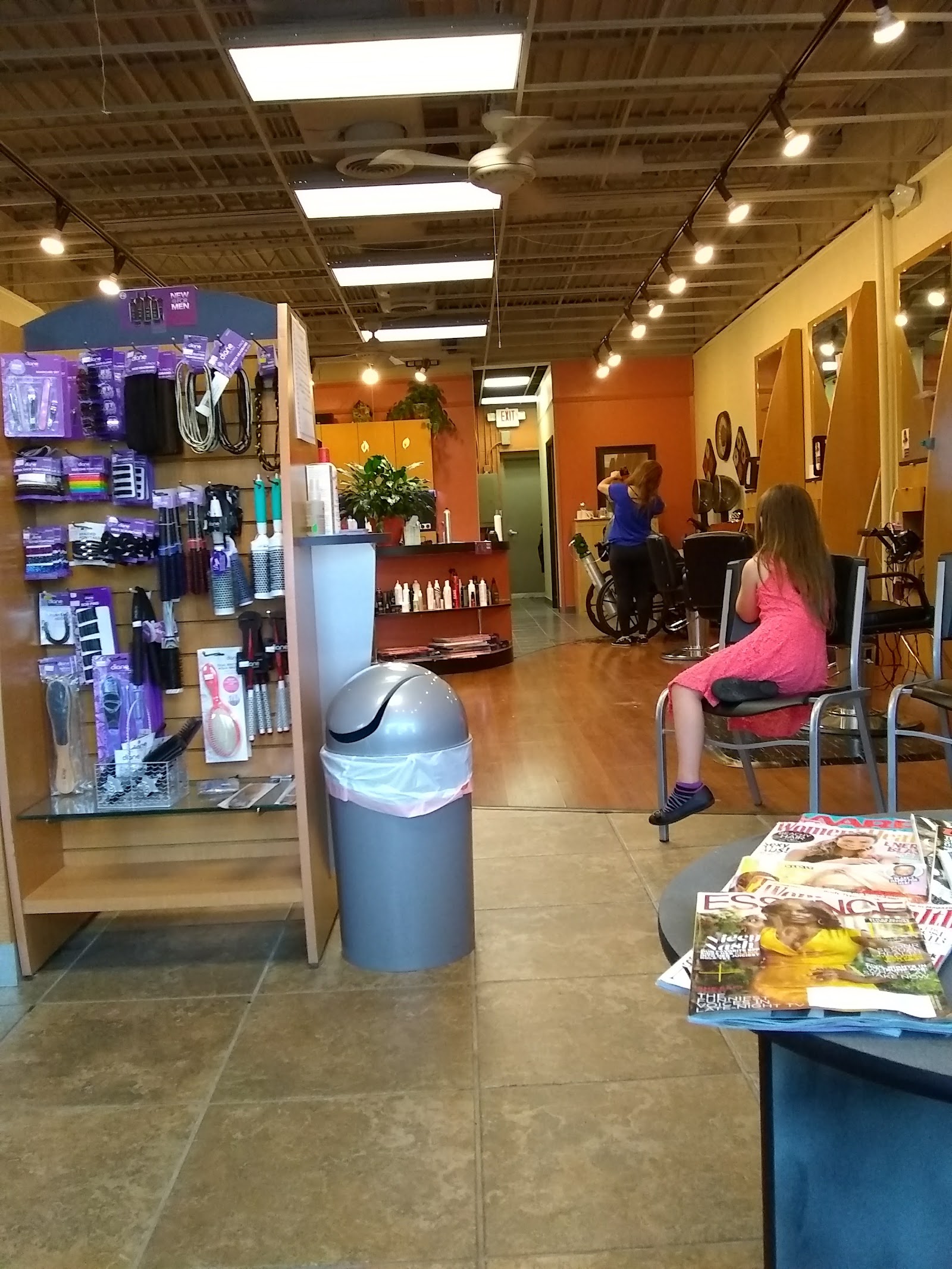 Fantastic Sams Cut & Color in Livonia
