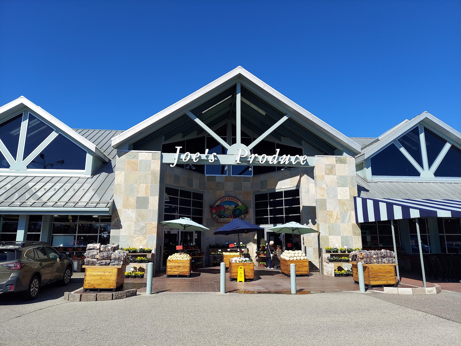 Joe's Meat & Seafood in Livonia