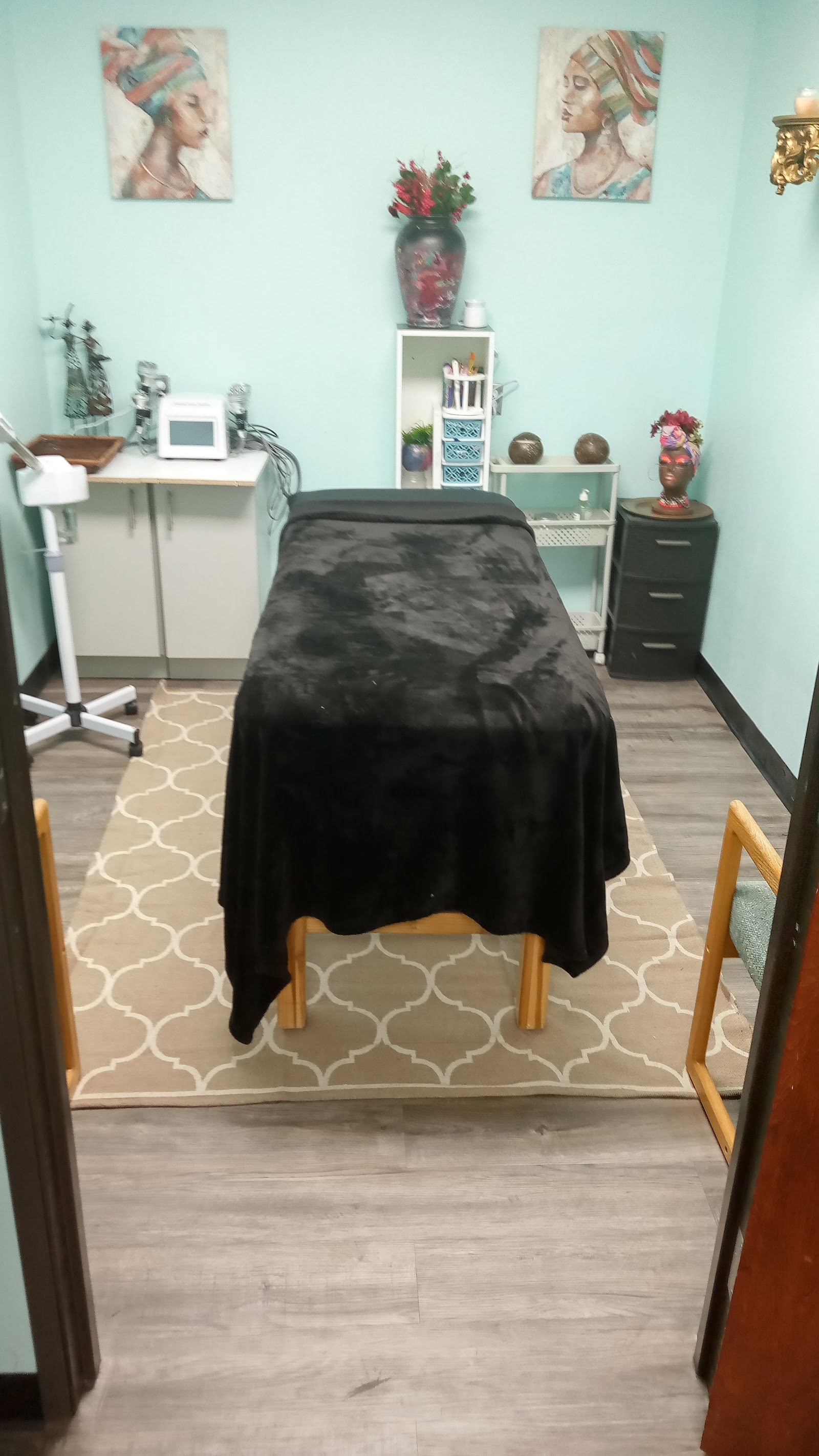 Nynoni's Relaxation Massage and Spa in Livonia
