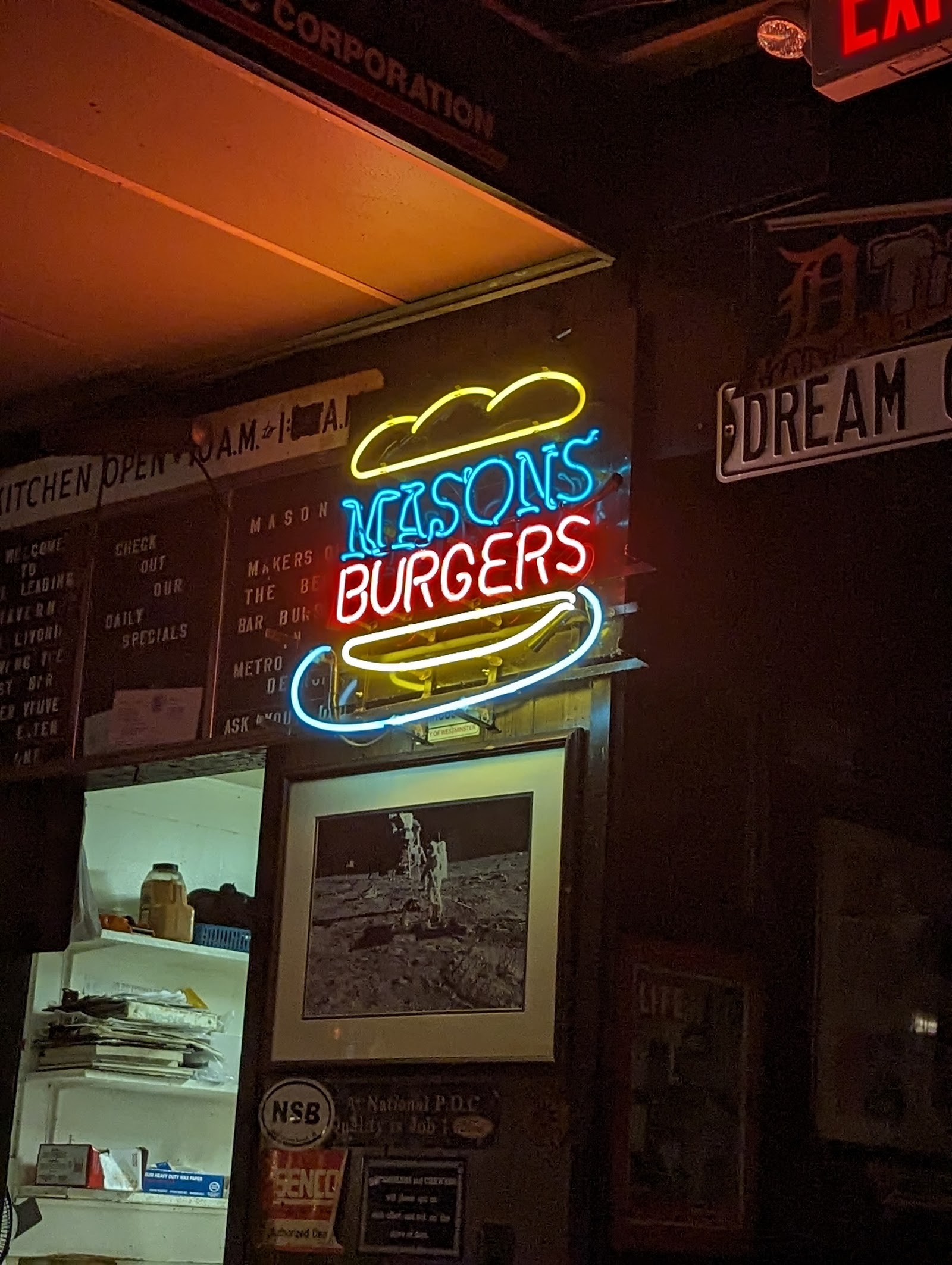 Mason's Bar and Grill — photo