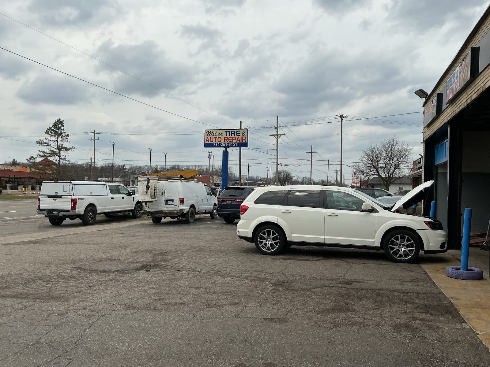 Mike's Tires & Auto Repair in Livonia